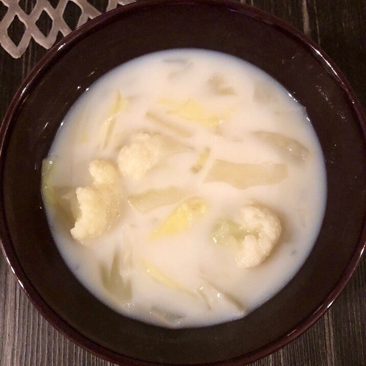 白菜とカリフラワーのミルクスープ